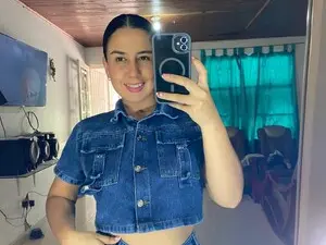Arianathomson  live sex cam