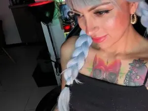 Holypurple  live sex cam