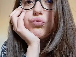 JulieAnn  live sex cam