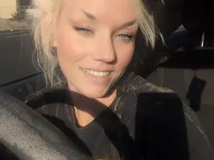 Bustyblonder  live sex cam