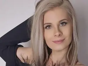 KristineLips  live sex cam