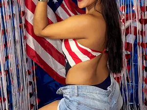 Luna_brown7  live sex cam