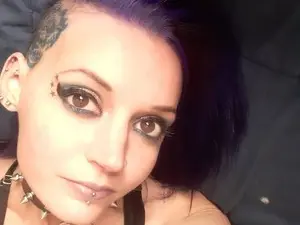 Lunaoddwitch  live sex cam