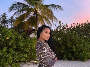KimiBrown  live sex cam