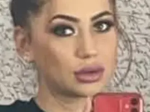 Chasey23  live sex cam