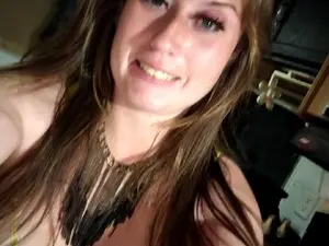 Queenbabii  live sex cam