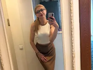 AuraMilff  live sex cam
