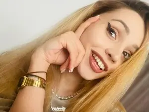 Maya_Quinn  live sex cam