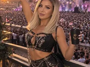 KayaWallker  live sex cam