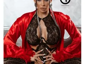 QueenLara  live sex cam