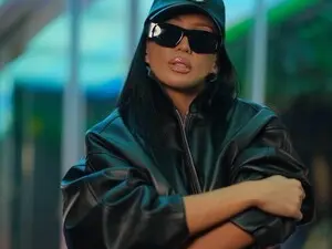 QueenLara  live sex cam