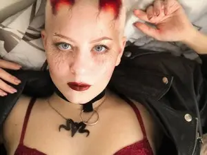 VeluVicious  live sex cam