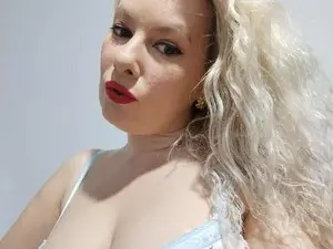 WildLadyHawke  live sex cam