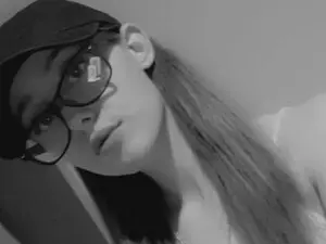 Geneviev3  live sex cam