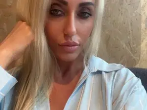 ItalianMoon  live sex cam