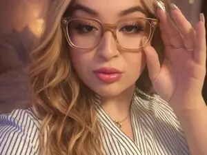 SkyeHart  live sex cam