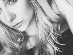 BabyyNesquik  live sex cam