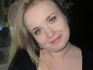 SquirttBlondy  live sex cam