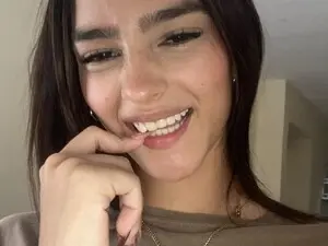 Vesperhale  live sex cam