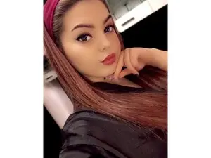 Naughtyluna  live sex cam