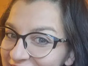 Chrissy25  live sex cam