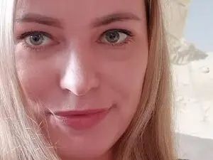 AnnaDiamond1  live sex cam