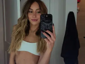 KiraSkys  live sex cam