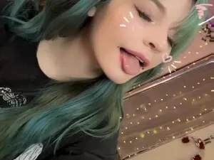 Pawmira  live sex cam