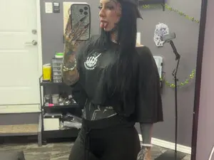 Tattooedsiren  live sex cam