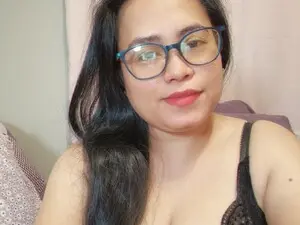 Gorgeouslyn09  live sex cam