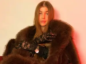 Isa_Dora  live sex cam