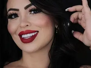 Elenawalkeer  live sex cam