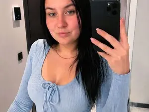 LynnaRossi  live sex cam