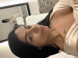 ViK_Chicas  live sex cam