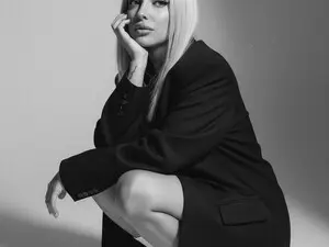 DiamondAva  live sex cam