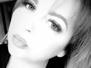 ErikaSwa  live sex cam