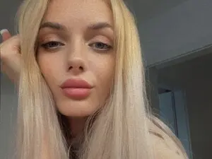 SkinnyNatty  live sex cam