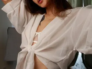 Youreyeshere  live sex cam