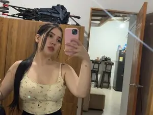 Jenmartinez  live sex cam