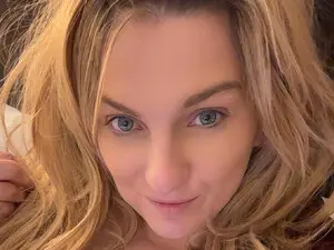 BustyKay28  live sex cam