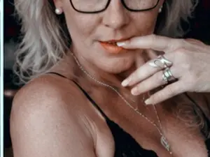 Roxie34DD  live sex cam