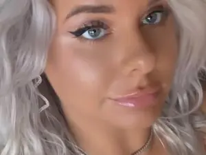 Snow_Icy  live sex cam