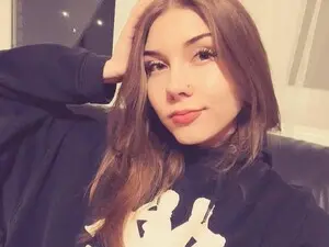 YanaMeoww  live sex cam