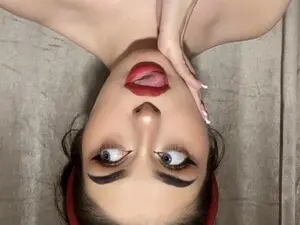 VanessaRaye  live sex cam