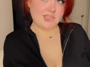 CurseOfCurves  live sex cam