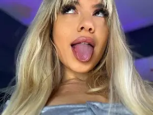 EmilyVoss  live sex cam