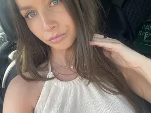 Kayla_x  live sex cam