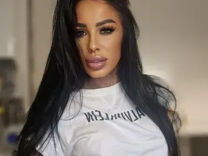 AnyssyaHoot  live sex cam