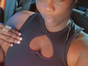 Trishamento69  live sex cam