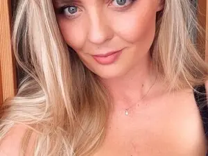 MissAura  live sex cam